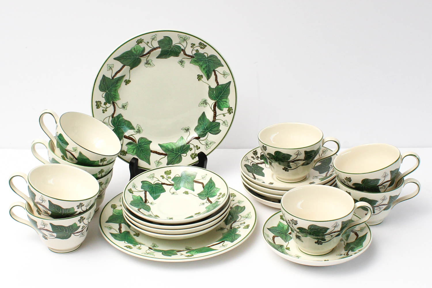 English Wedgwood 'Napoleon Ivy" Pattern China EBTH